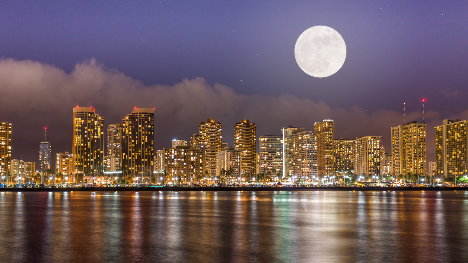 Puzzle Luna sobre la ciudad